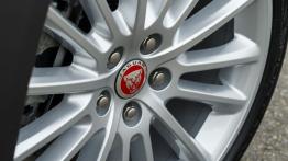 Jaguar XE 2.0d Ammonite Grey (2015) - koło