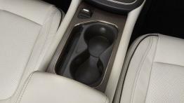 Chrysler 200C (2015) - tunel środkowy między fotelami