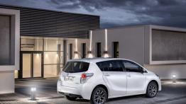 Toyota Verso Facelifting - widok z tyłu