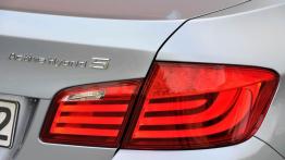 BMW serii 5 ActiveHybrid - prawy tylny reflektor - włączony
