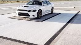 Dodge Charger SRT Hellcat (2015) - widok z przodu