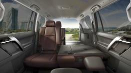 Toyota Land Cruiser 2.8 D-4D (2016) - widok ogólny wnętrza z przodu