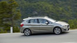BMW 225i Active Tourer (2014) - prawy bok