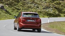 BMW 218d Active Tourer (2014) - widok z tyłu
