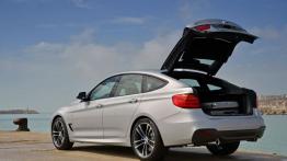 BMW 335i Gran Turismo M Sport Package (2014) - tył - bagażnik otwarty