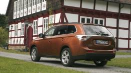 Mitsubishi Outlander III - widok z tyłu