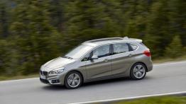 BMW 225i Active Tourer (2014) - lewy bok
