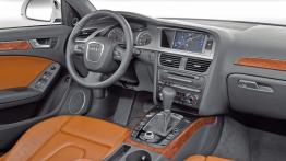 Audi A4 2007 - pełny panel przedni