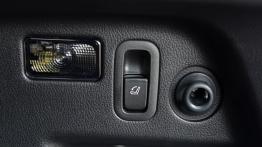 Subaru Forester IV - wersja europejska - uchwyt do składania tylnej kanapy