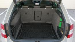 Skoda Octavia III RS Kombi 2.0 TDI (2013) - bagażnik, akcesoria