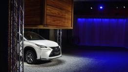 Lexus NX 300h (2014) - przód - inne ujęcie
