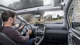 Toyota Verso Facelifting - pełny panel przedni