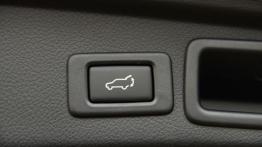Subaru Forester IV - wersja europejska - przycisk do zamykania bagażnika