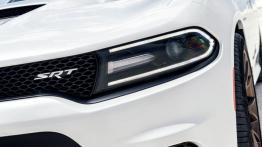 Dodge Charger SRT Hellcat (2015) - lewy przedni reflektor - włączony
