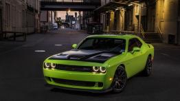 Dodge Challenger SRT Hellcat (2015) - widok z przodu