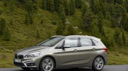 BMW 225i Active Tourer (2014) - lewy bok