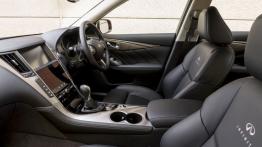 Infiniti Q50 2.0 Turbo (2014) - widok ogólny wnętrza z przodu