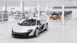 McLaren P1 (2014) - taśma produkcyjna