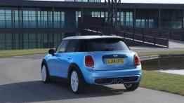 Mini Cooper S 2014 - wersja 5-drzwiowa - widok z tyłu
