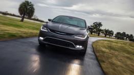 Chrysler 200C (2015) - widok z przodu