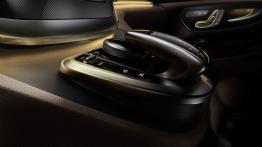 Mercedes klasy V (2014) - panel sterowania na konsoli środkowej