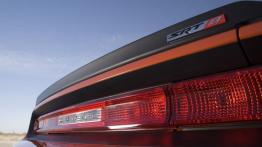 Dodge Challenger SRT8 - tył - inne ujęcie