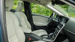 Volvo V40 II - widok ogólny wnętrza z przodu