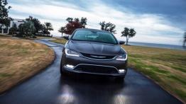 Chrysler 200C (2015) - widok z przodu