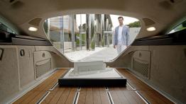 Mercedes CLS Shooting Brake - tylna kanapa złożona, widok z boku