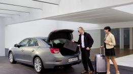 Chevrolet Malibu 2013 - tył - bagażnik otwarty