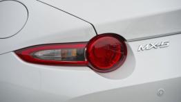 Mazda MX-5 IV White (2015) - lewy tylny reflektor - wyłączony