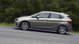 BMW 225i Active Tourer (2014) - lewy bok