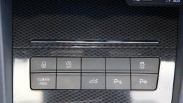 Skoda Octavia III RS Kombi 2.0 TDI (2013) - panel sterowania na tunelu środkowym