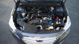Subaru Legacy VI (2015) - maska otwarta - widok z góry