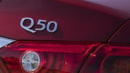 Infiniti Q50 2.0 Turbo (2014) - emblemat