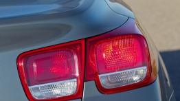 Chevrolet Malibu 2013 - prawy tylny reflektor - włączony