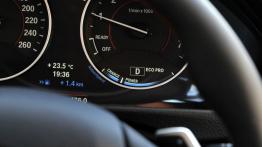 BMW serii 3 ActiveHybrid - obrotomierz