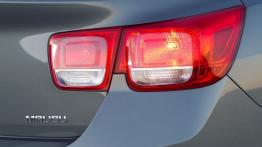 Chevrolet Malibu 2013 - prawy tylny reflektor - włączony