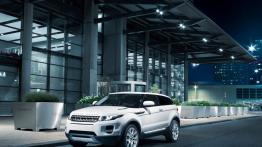 Range Rover Evoque - wersja 3-drzwiowa - przód - reflektory włączone
