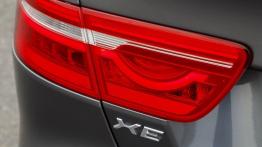 Jaguar XE 2.0d Ammonite Grey (2015) - lewy tylny reflektor - wyłączony