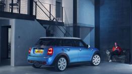 Mini Cooper S 2014 - wersja 5-drzwiowa - widok z tyłu