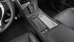 Lexus RX 450h F Sport - tunel środkowy między fotelami