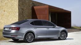 Skoda Superb III (2015) - widok z tyłu