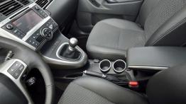 Toyota Verso Facelifting - widok ogólny wnętrza z przodu