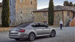 Skoda Superb III (2015) - widok z tyłu