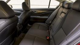 Infiniti Q50 2.0 Turbo (2014) - tylna kanapa