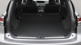 Lexus RX 450h F Sport - tylna kanapa złożona, widok z bagażnika