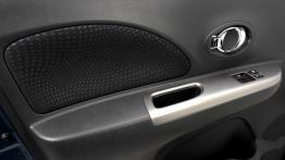 Nissan Micra K13 Facelifting (2013) - drzwi kierowcy od wewnątrz