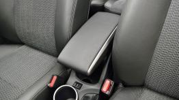 Toyota Verso Facelifting - podłokietnik przedni