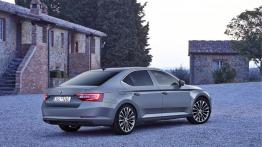 Skoda Superb III (2015) - widok z tyłu